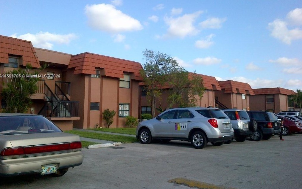 6515 27th Ct, Hialeah FL  33016-2803 exterior