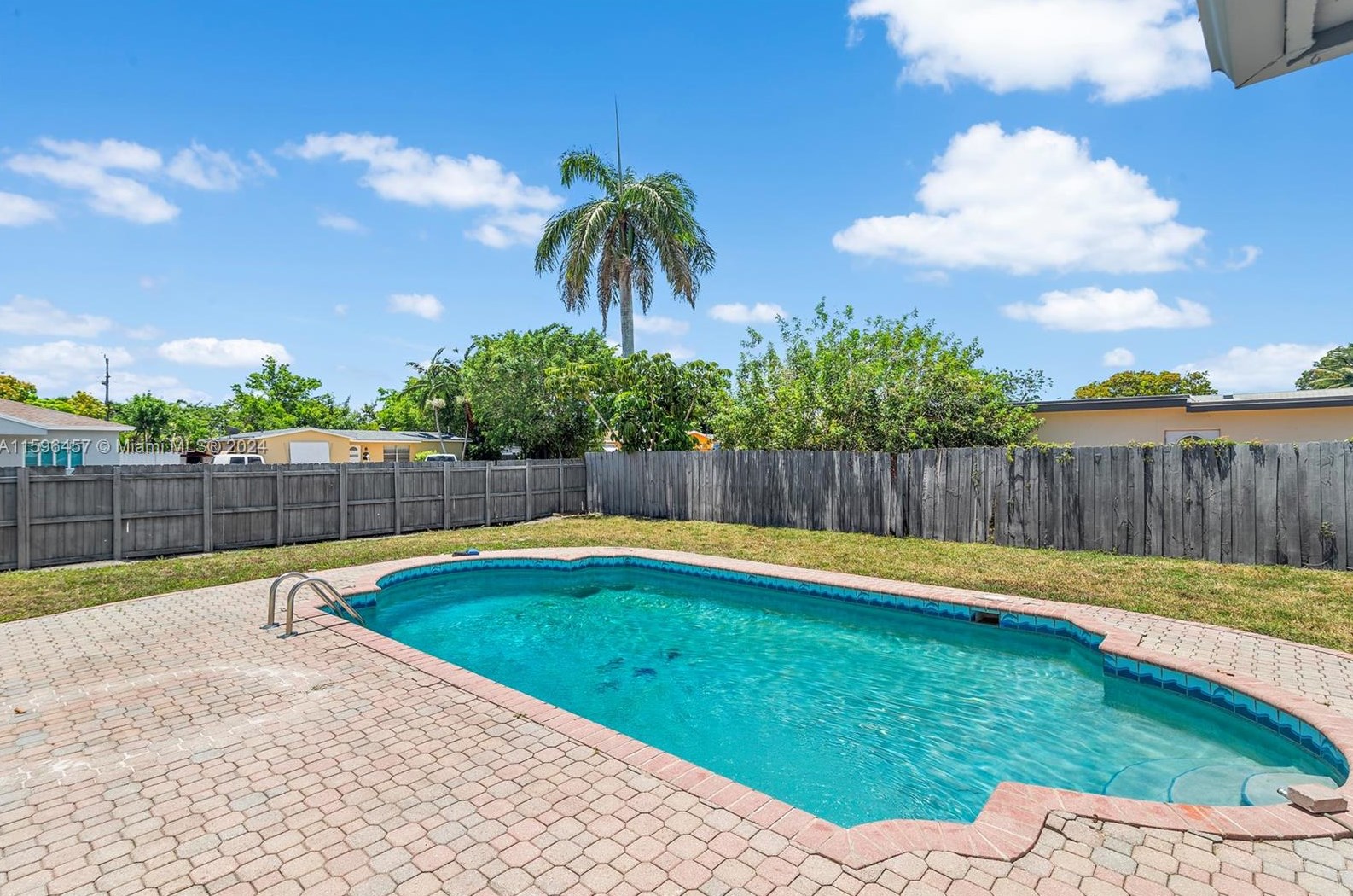 600 65th Ter, Hollywood FL  33024-7630 exterior