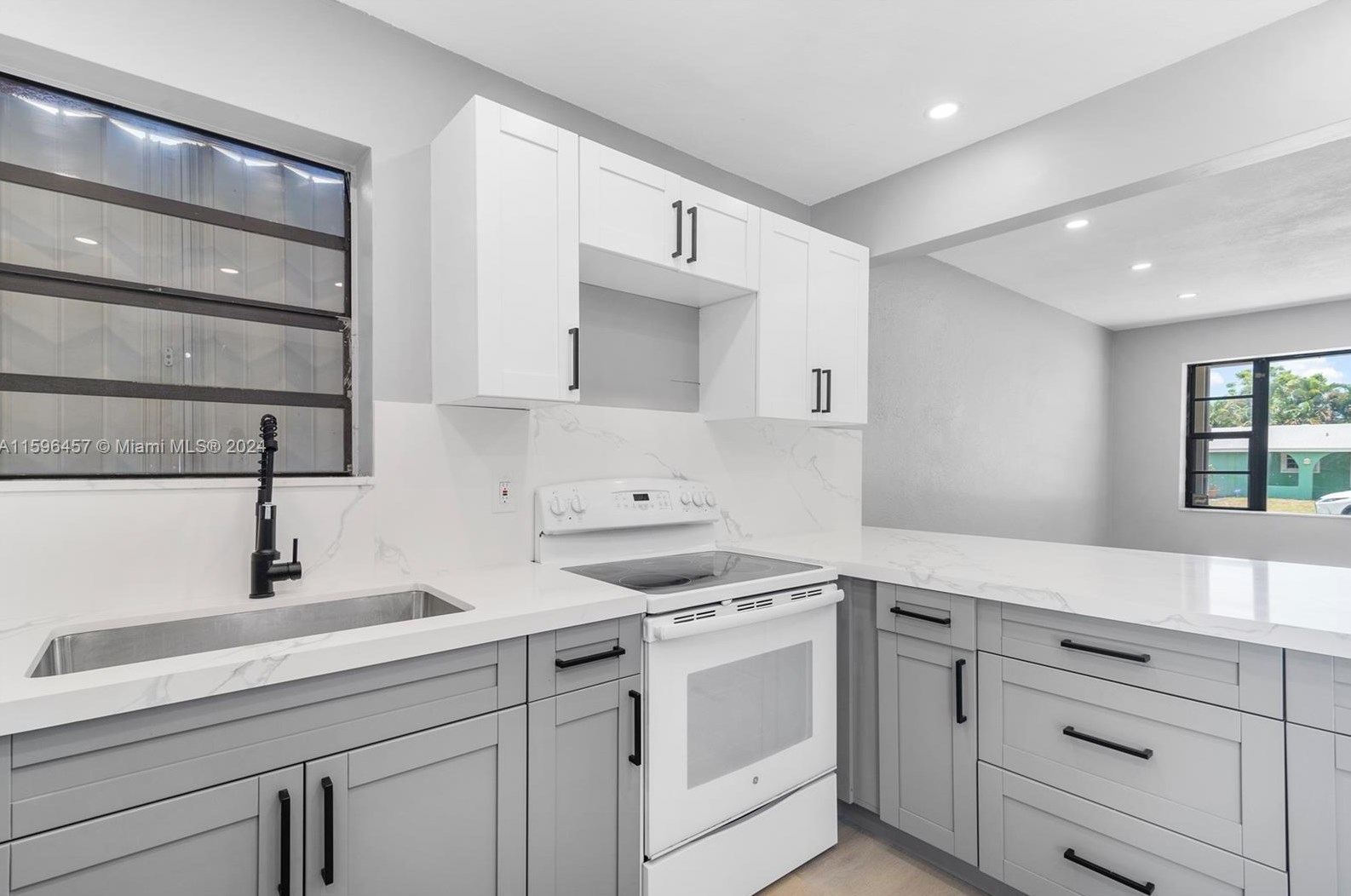 600 65 Ter, Hollywood FL  33024-7607 exterior