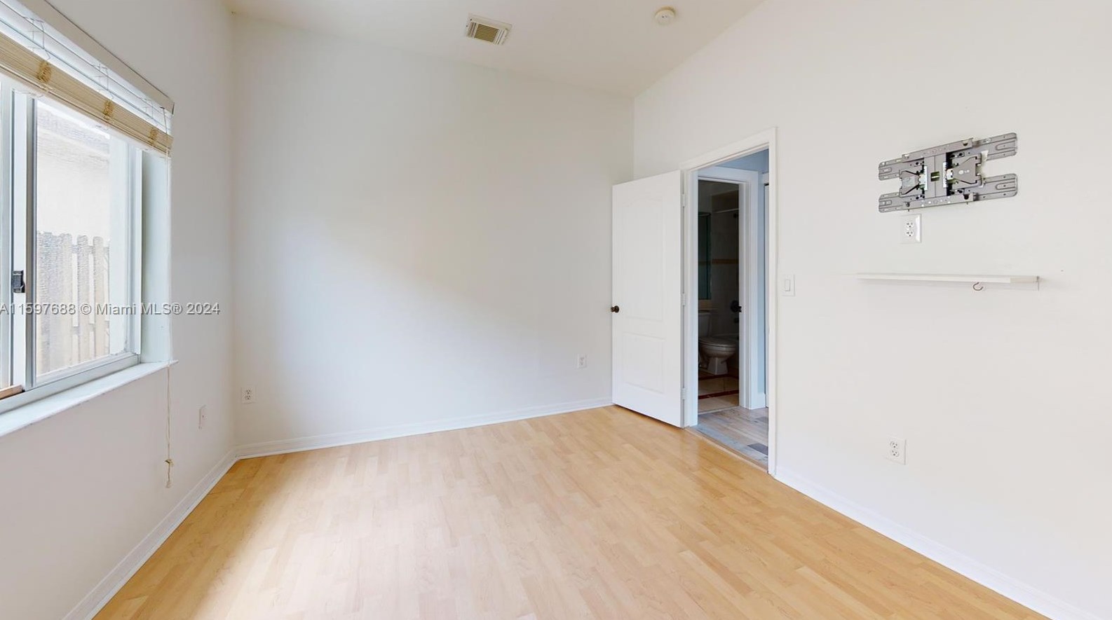 16266 54th Ter, Miami FL  33185-5004 exterior