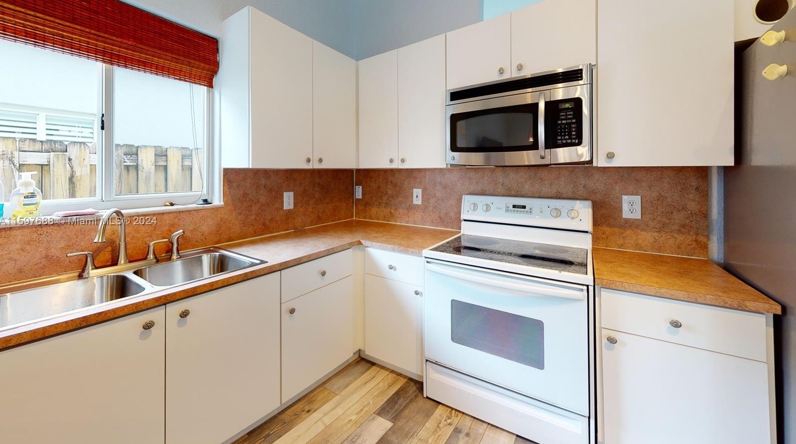 16266 54 Ter, Miami FL  33155-6210 exterior