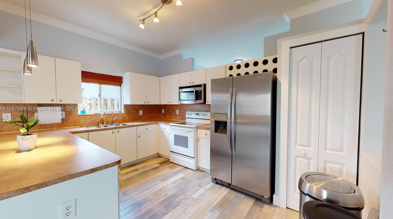 16266 54 Ter, Miami FL  33155-6210 exterior