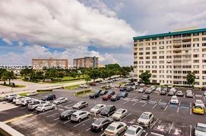 4350 Hillcrest Dr, Hollywood FL  33021-7970 exterior