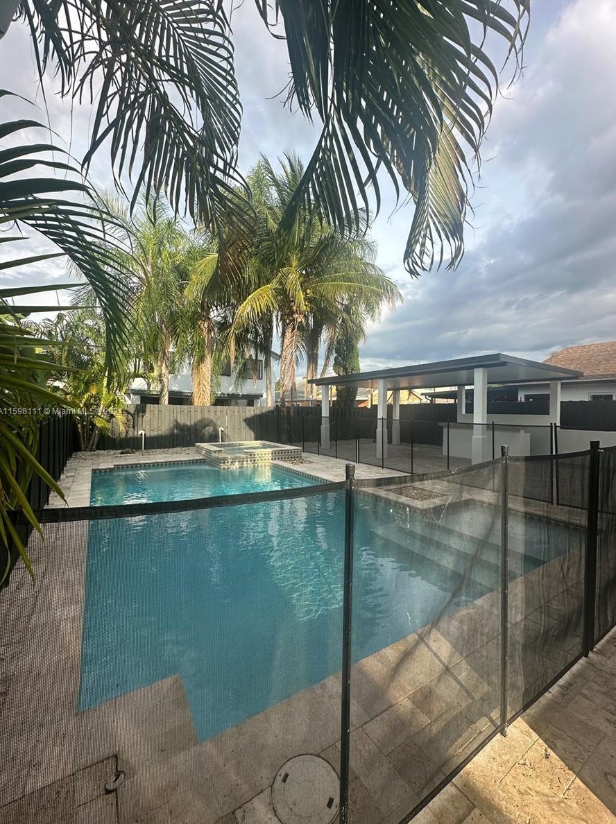 15543 137 Pl, Miami FL 33177-6417 exterior