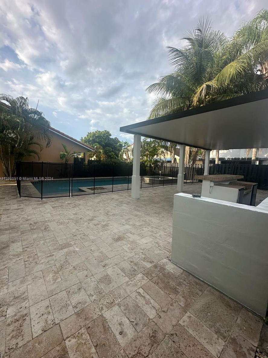 15543 137 Pl, Miami FL 33177-6417 exterior