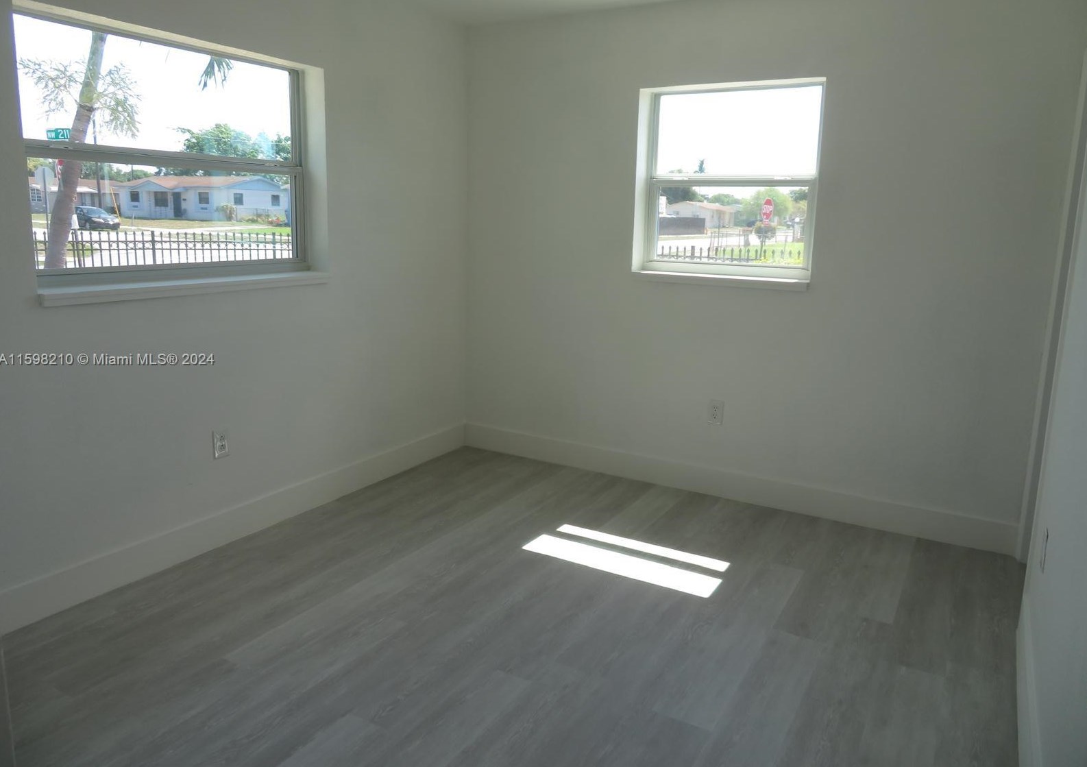 3200 211th St, Miami FL  33056-1004 exterior