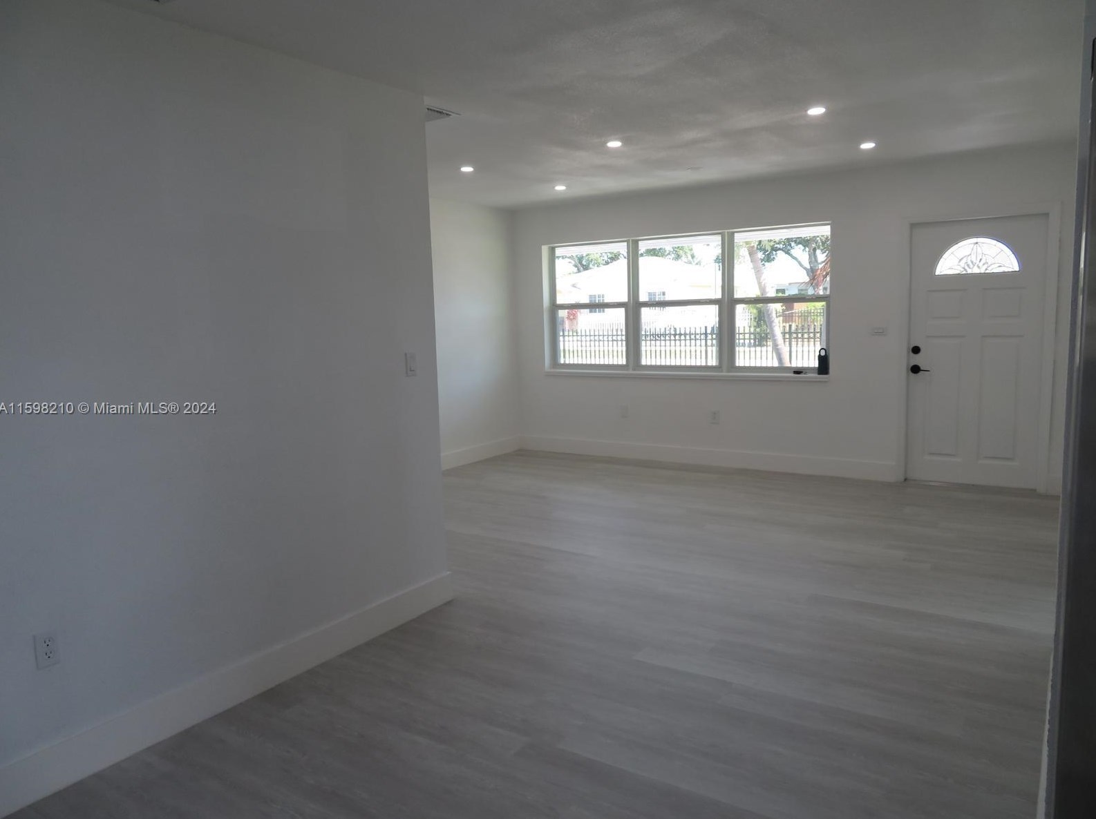 3200 211th St, Miami FL  33056-1004 exterior