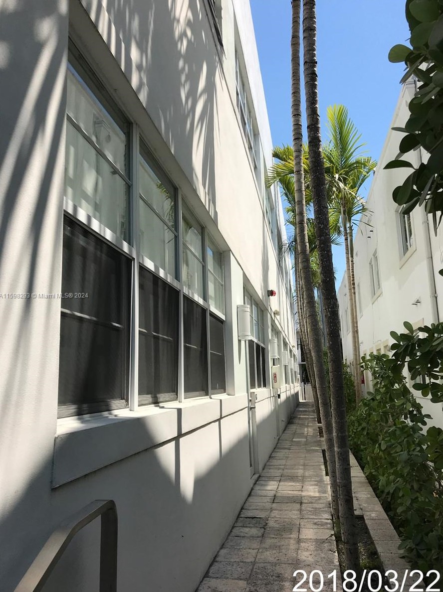 935 Euclid Ave, Miami FL  33139-5483 exterior