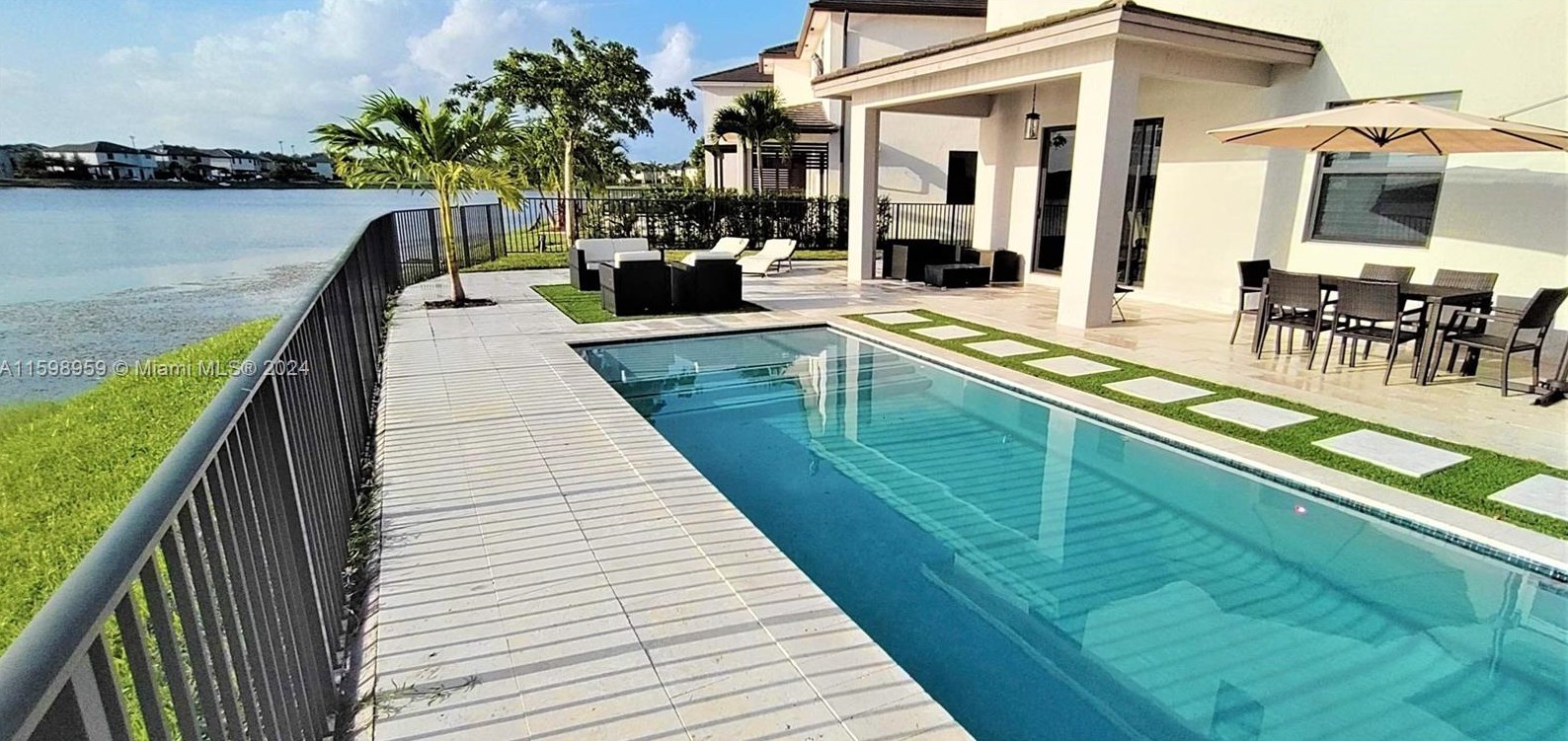 15800 88th Ave, Hialeah FL  33018-2019 exterior