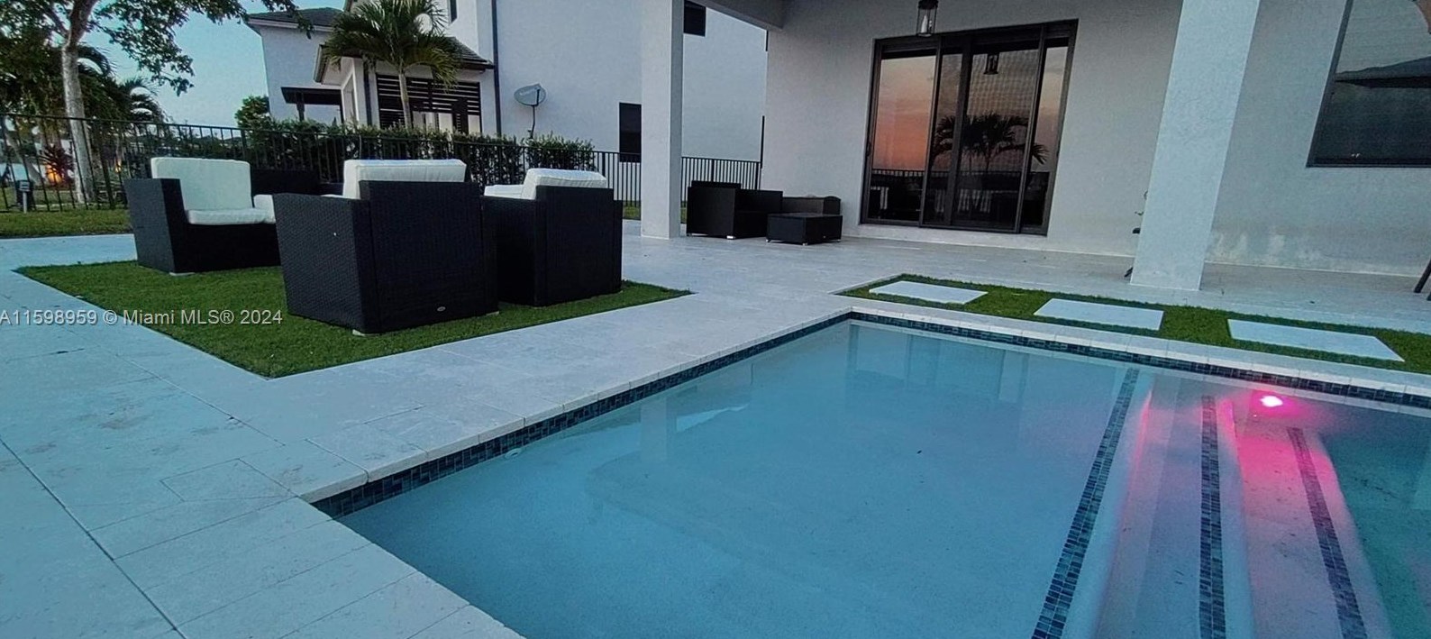 15800 88th Ave, Hialeah FL  33018-2019 exterior