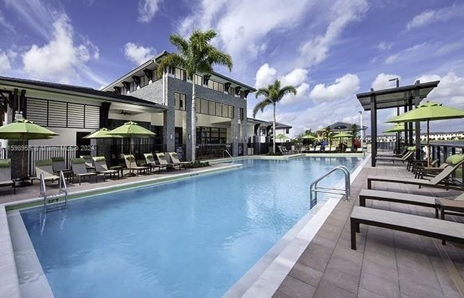 15800 88th Ave, Hialeah FL  33018-2019 exterior