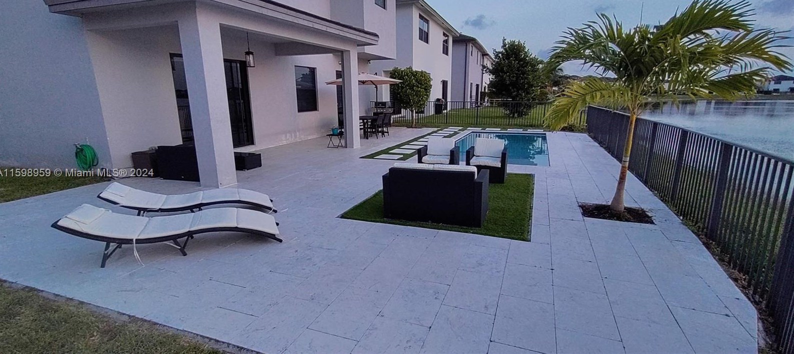 15800 88th Ave, Hialeah FL  33018-2019 exterior