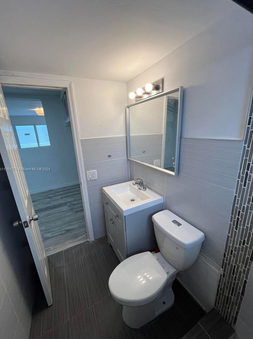 944 Meridian Ave, Miami FL 33139-8413 exterior