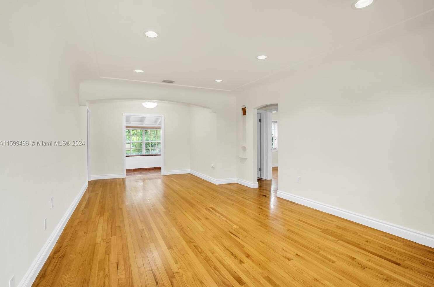 29 Malaga Ave, Miami FL  33134-6905 exterior