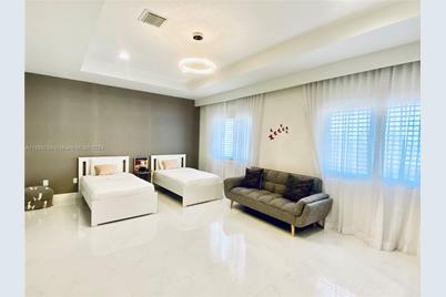 [Address not provided], Hallandale Beach, FL 33009 - Photo 25