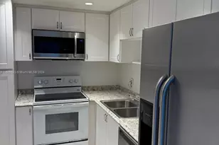 400 Kings Point Dr, Sunny Isles Beach, FL 33160 - Photo 3