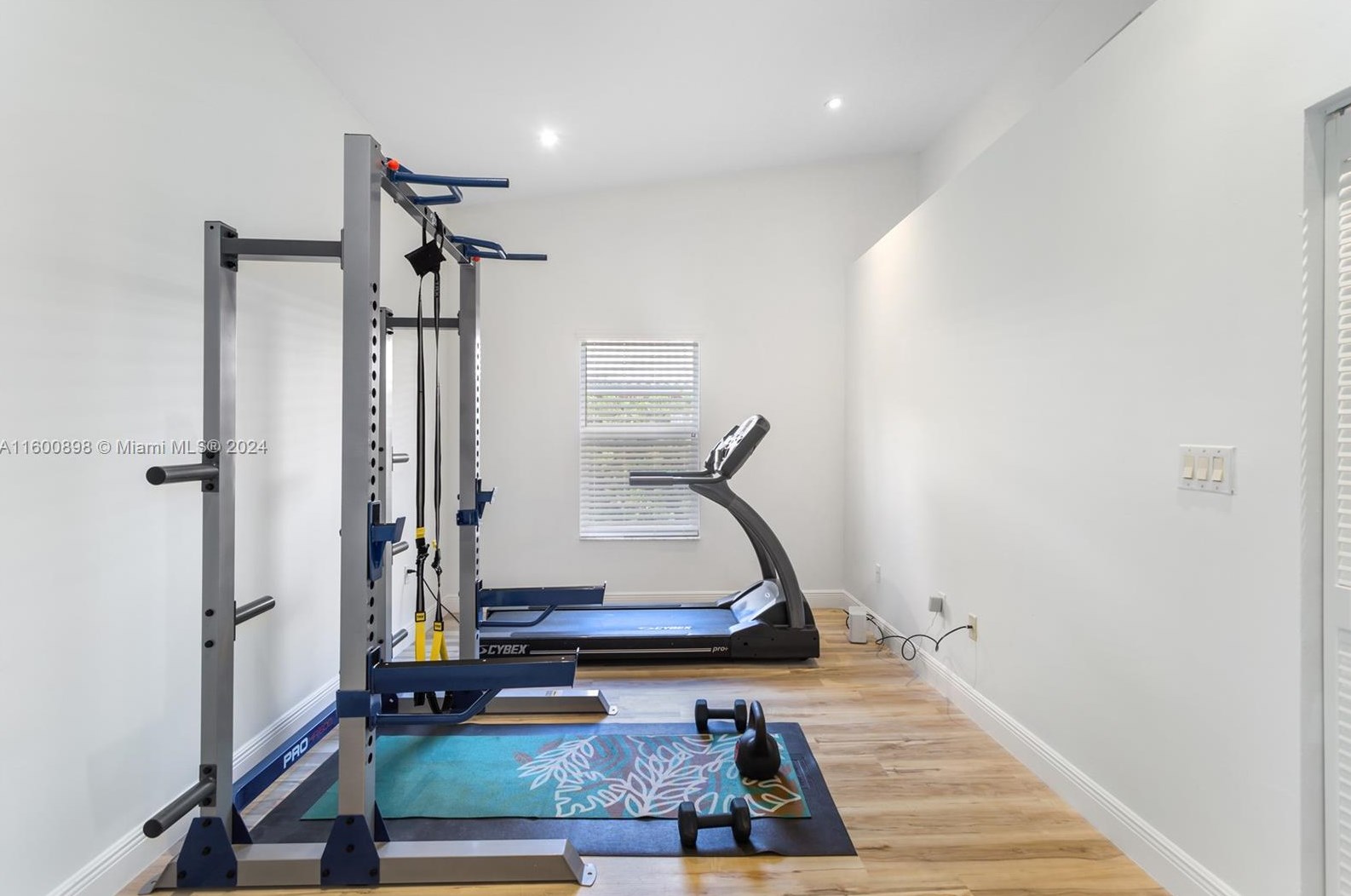 9391 212 Ter, Miami FL 33189-3728 exterior