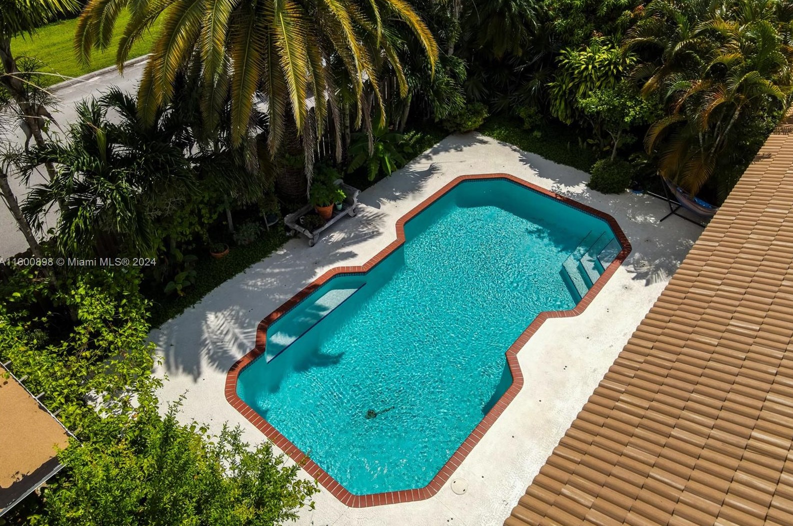 9391 212 Ter, Miami FL 33189-3728 exterior