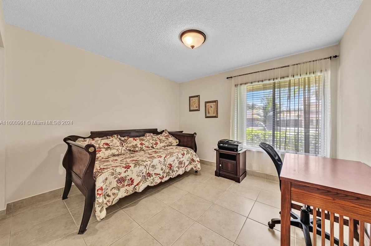 610 96 Ave, Hollywood FL 33024-8179 exterior