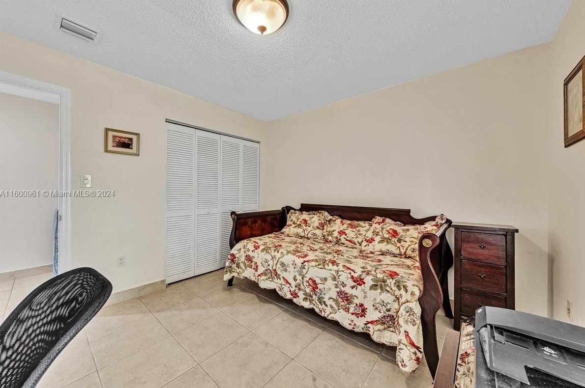 610 96 Ave, Hollywood FL 33024-8179 exterior