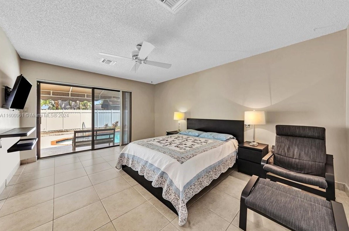 610 96 Ave, Hollywood FL 33024-8179 exterior