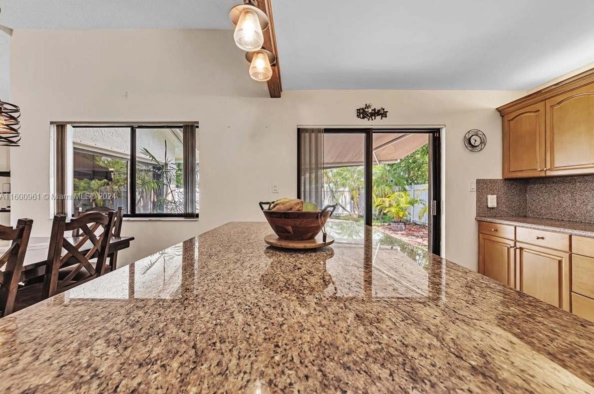 610 96 Ave, Hollywood FL 33024-8179 exterior