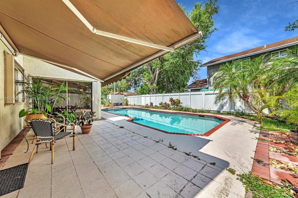 610 96 Ave, Hollywood FL 33024-8179 exterior