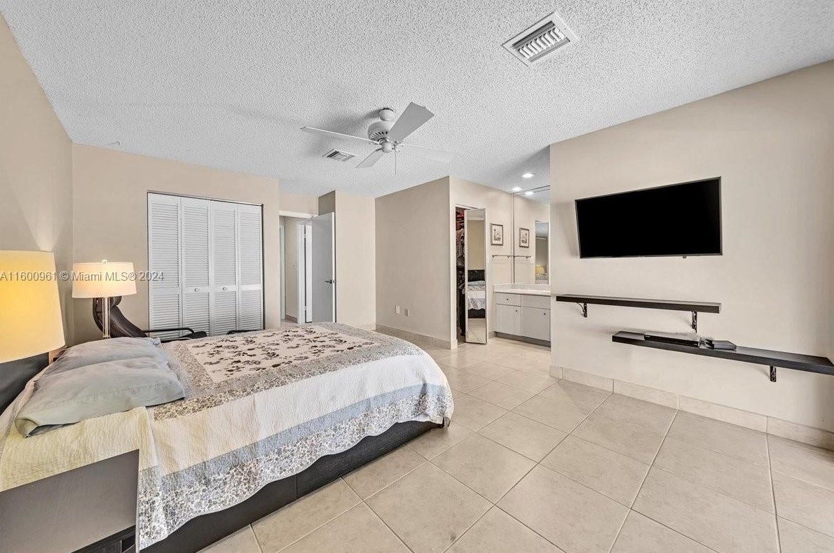 610 96 Ave, Hollywood FL 33024-8179 exterior