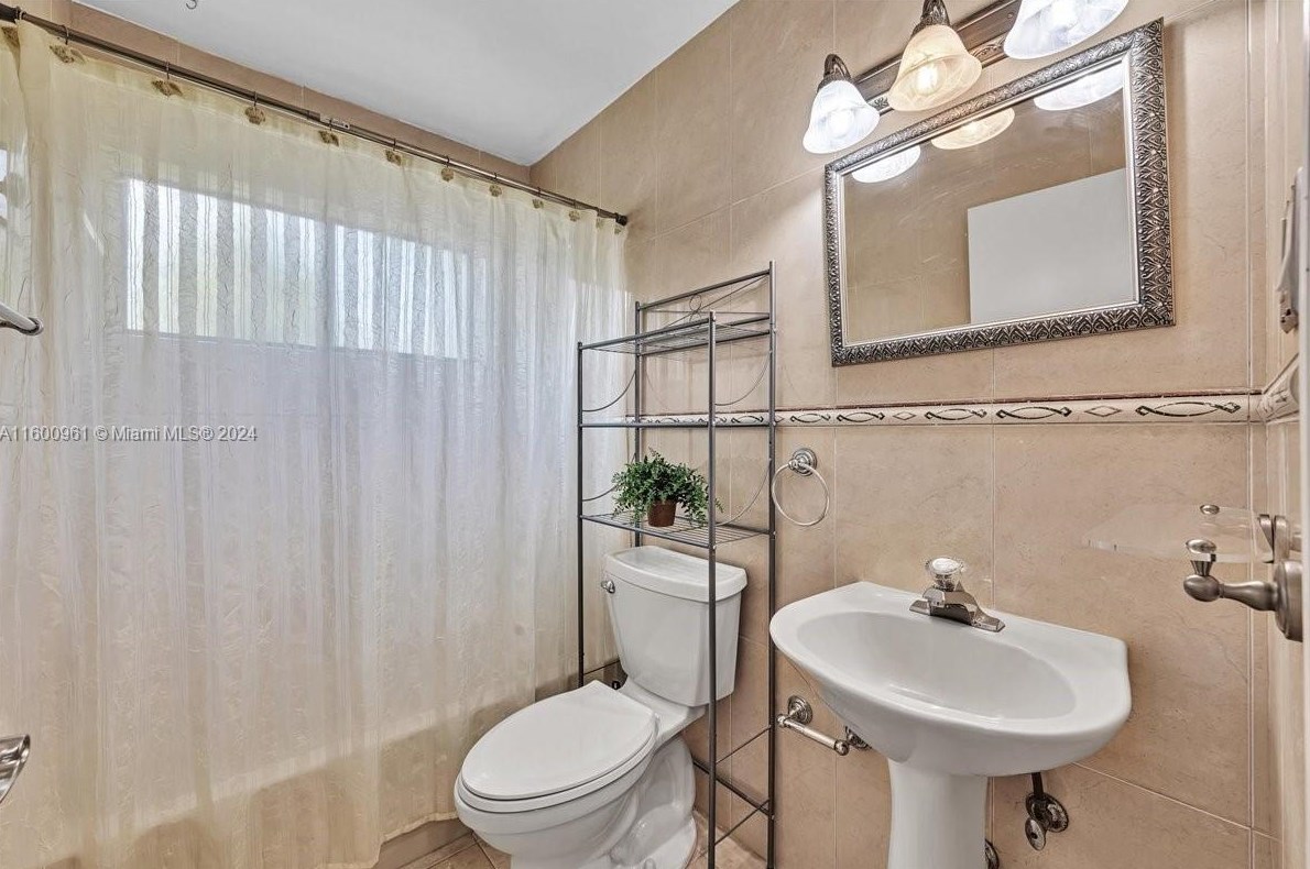 610 96 Ave, Hollywood FL 33024-8179 exterior