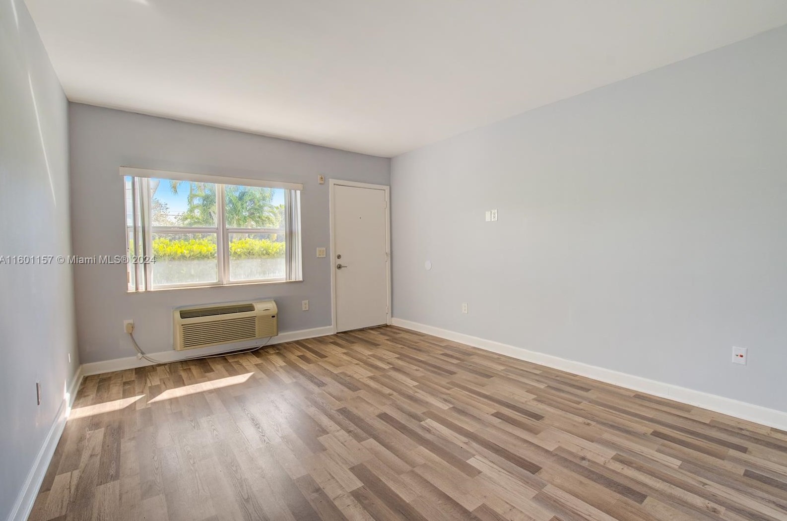 8000 Bayshore Ct, Miami FL 33138-6375 exterior