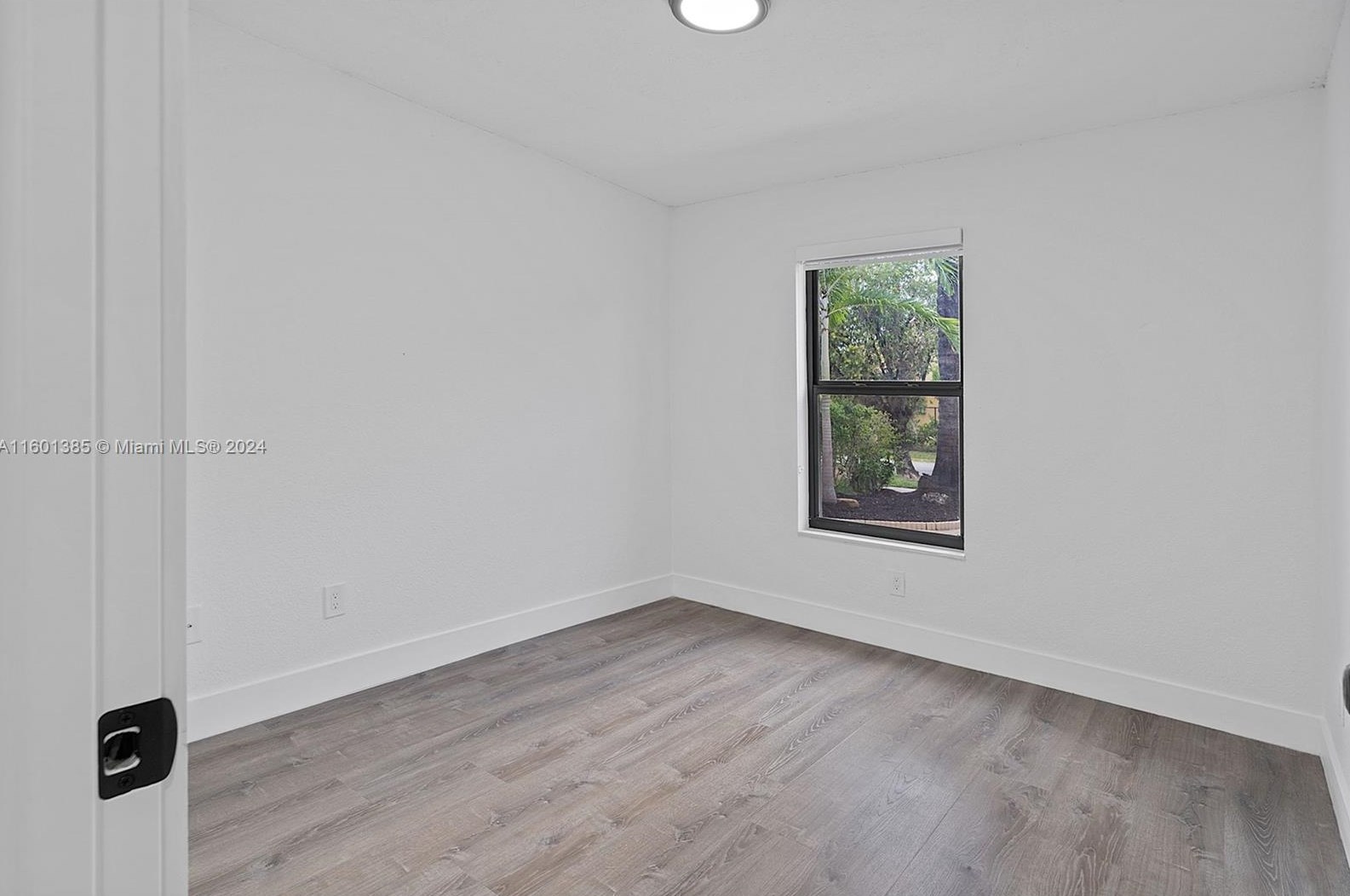 2421 108 Ct, Miami FL 33172-5205 exterior