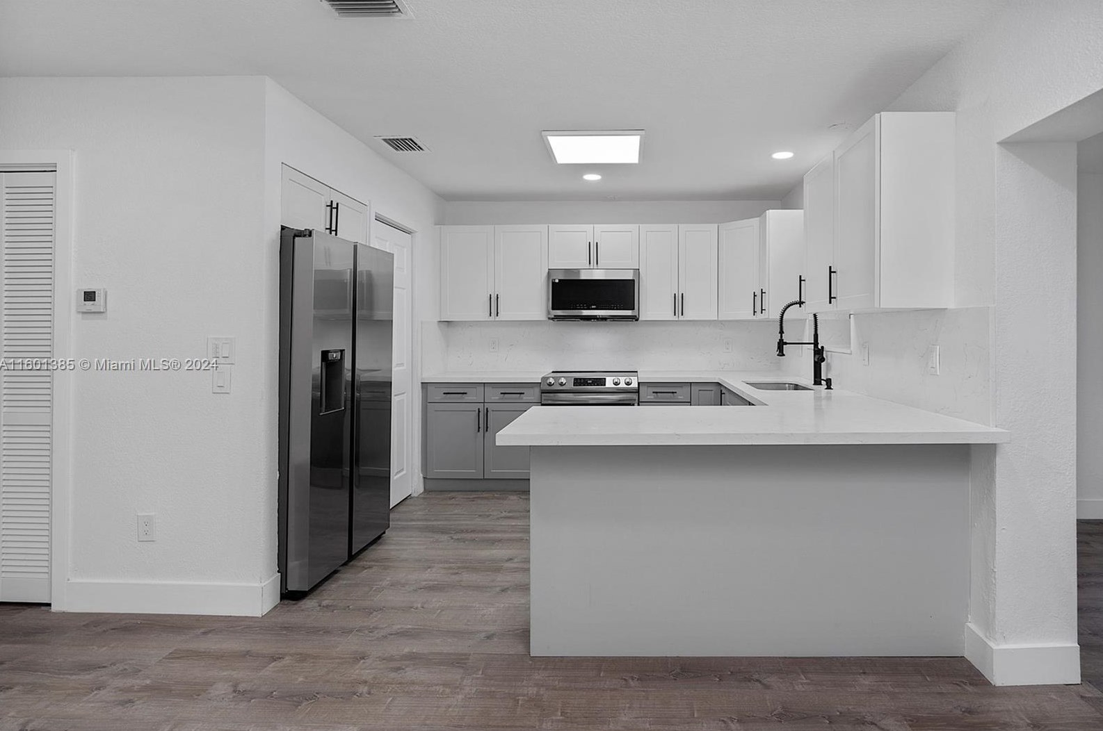 2421 108 Ct, Miami FL 33172-5205 exterior