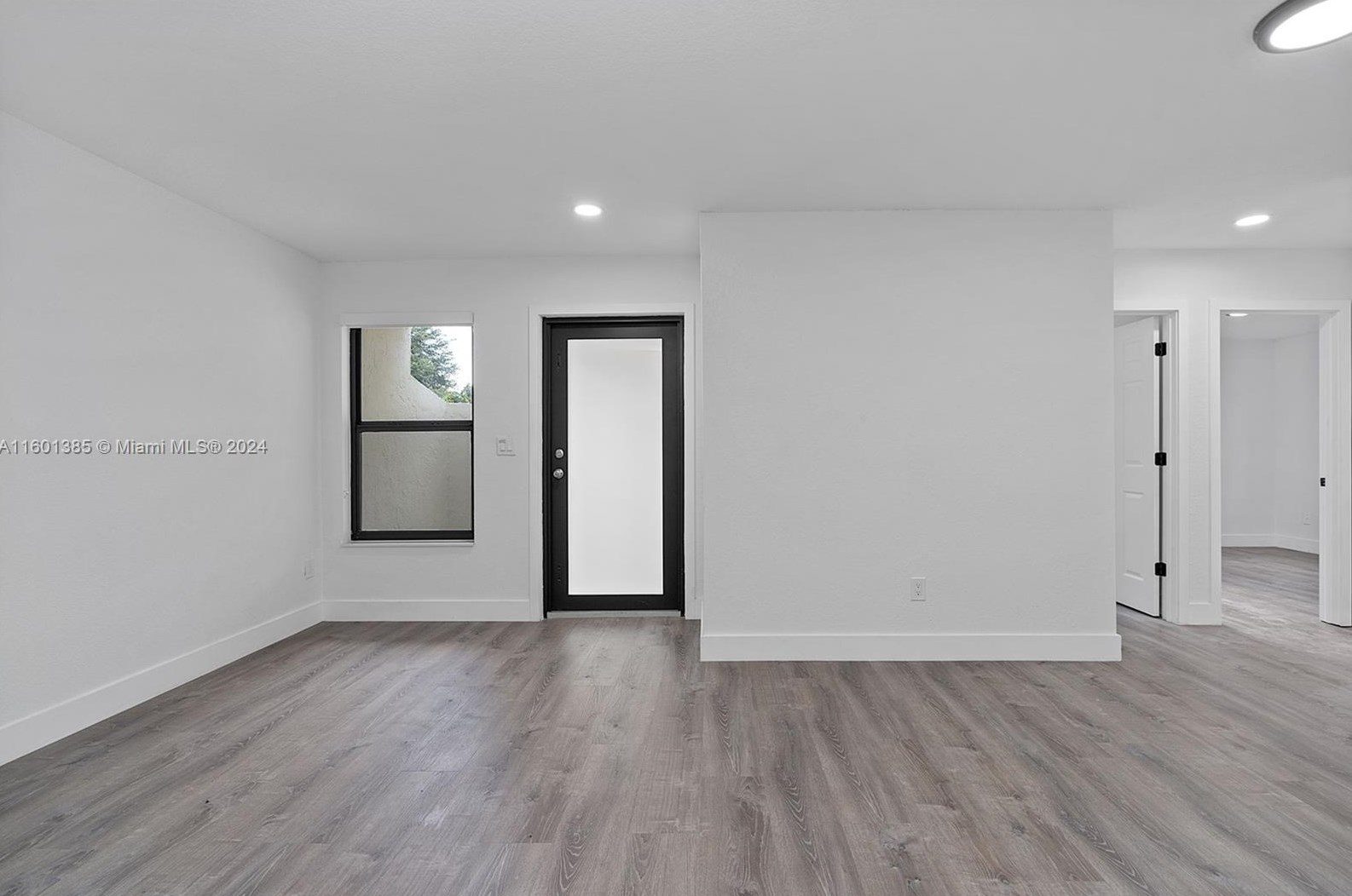 2421 108 Ct, Miami FL 33172-5205 exterior