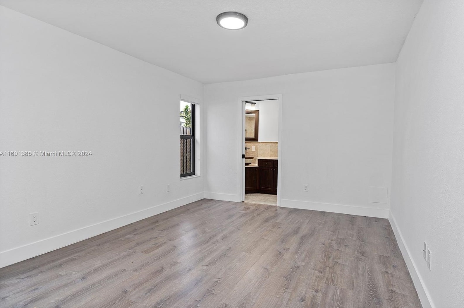 2421 108 Ct, Miami FL 33172-5205 exterior