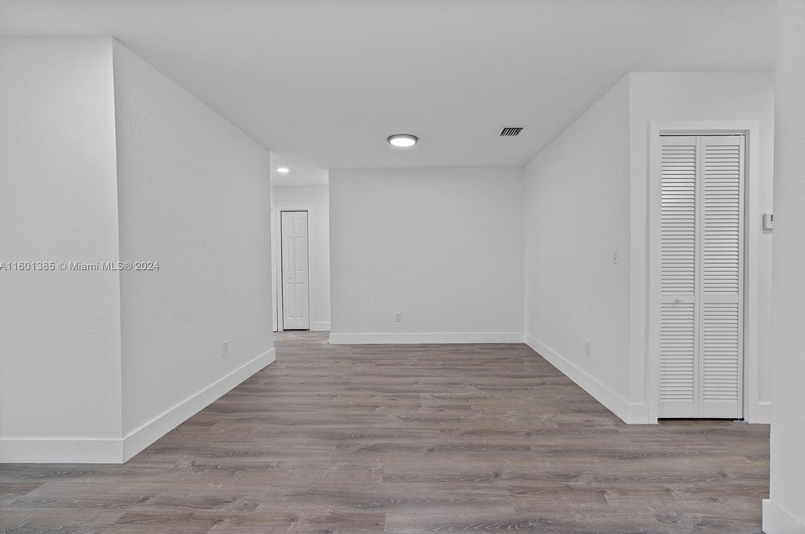 2421 108 Ct, Miami FL 33172-5205 exterior