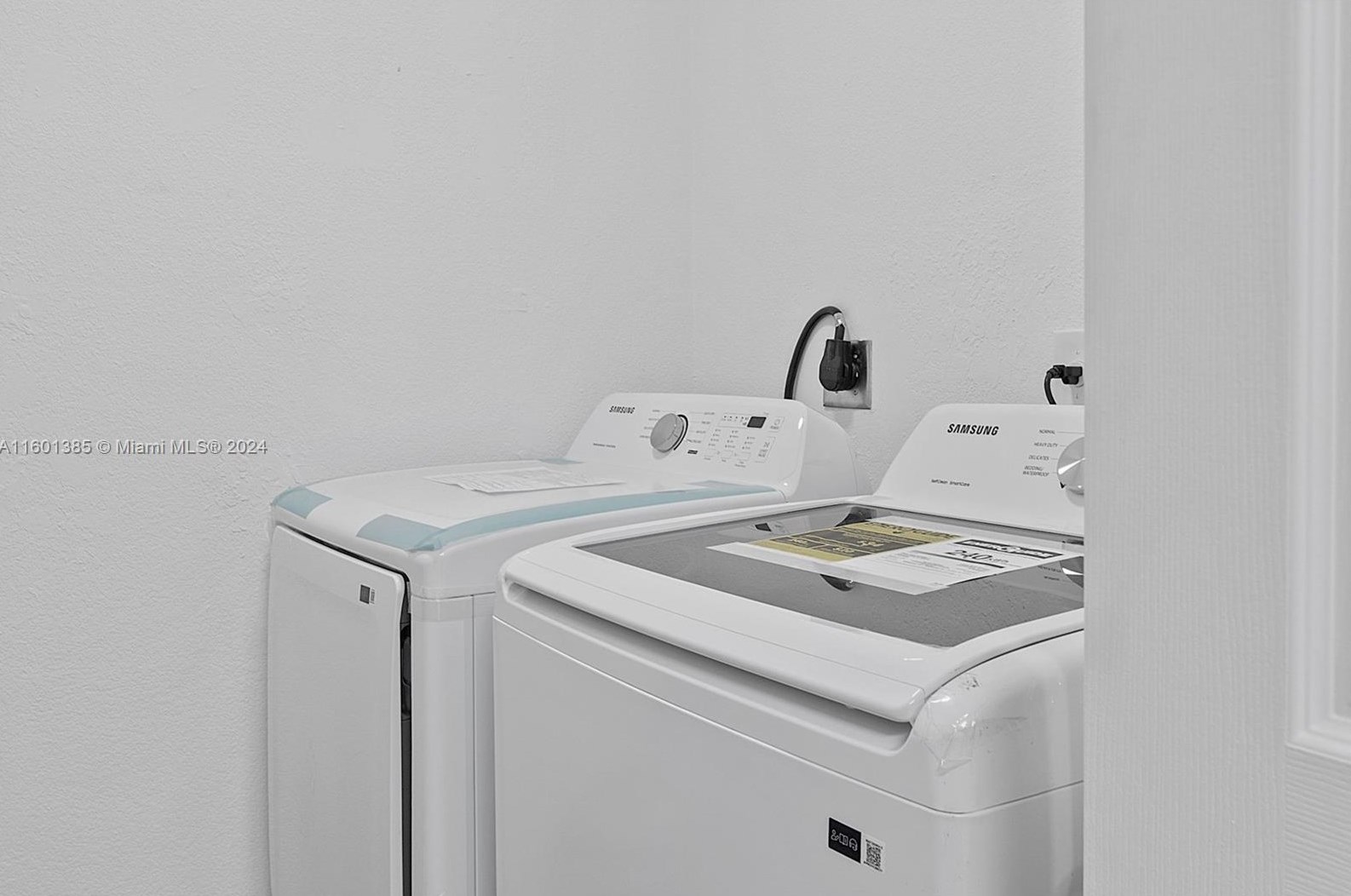 2421 108 Ct, Miami FL 33172-5205 exterior