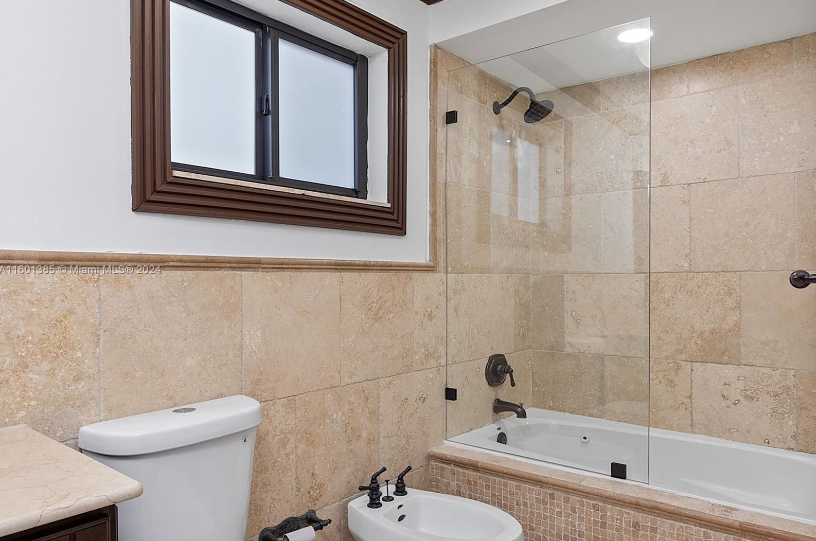 2421 108 Ct, Miami FL 33172-5205 exterior