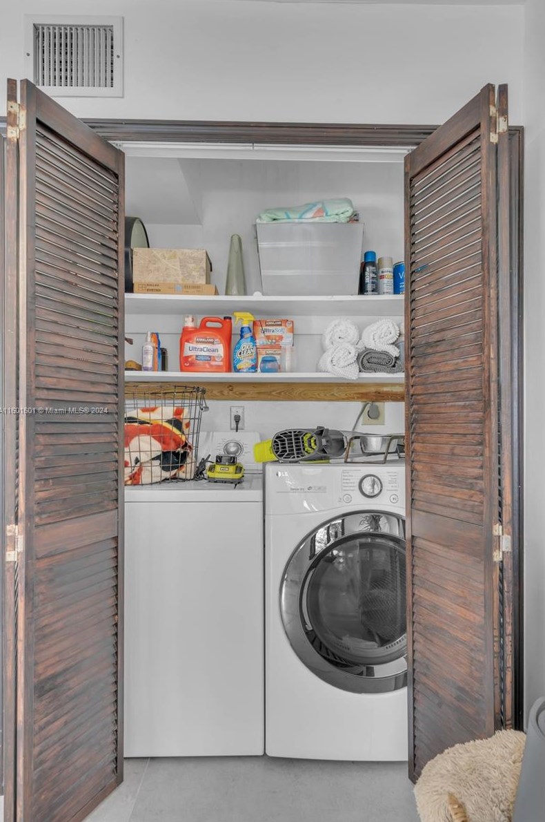 549 Ln Villa Dr, Miami FL 33166-6029 exterior