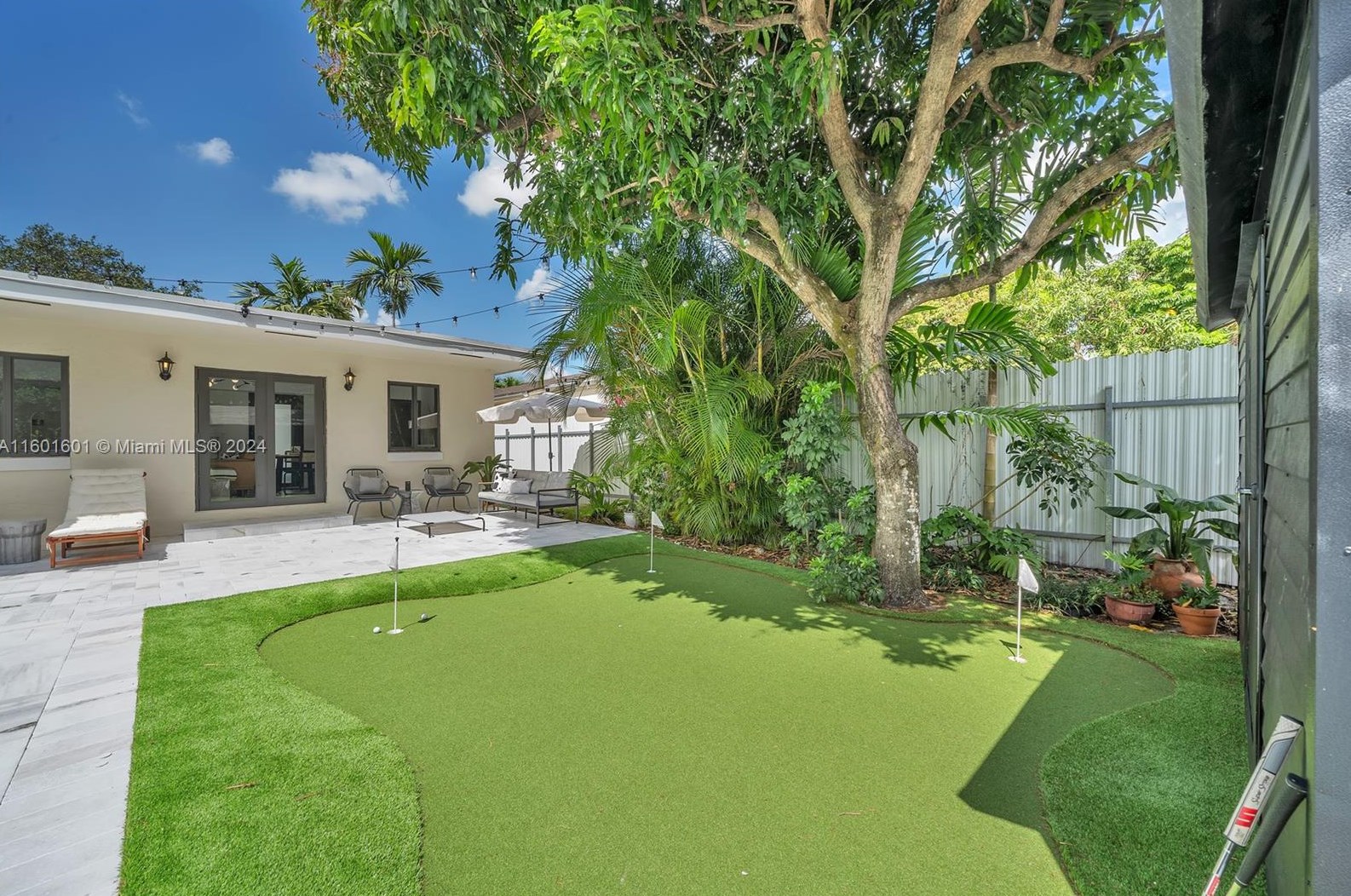 549 Ln Villa Dr, Miami FL 33166-6029 exterior