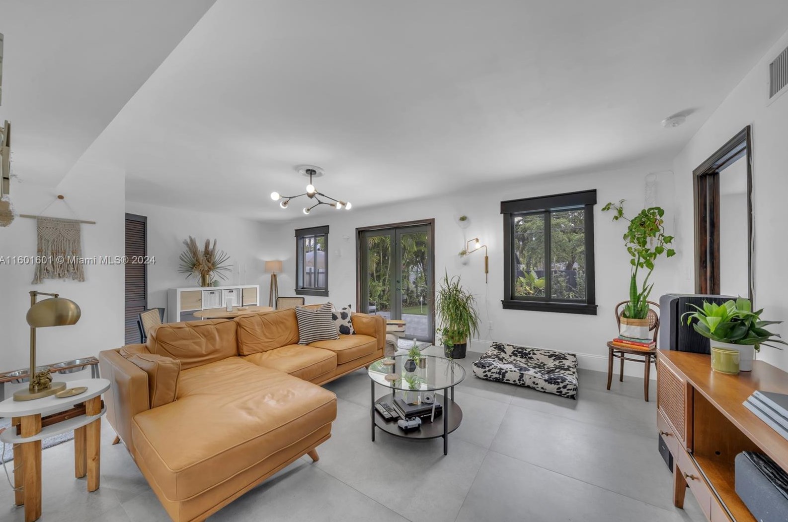 549 Ln Villa Dr, Miami FL 33166-6029 exterior