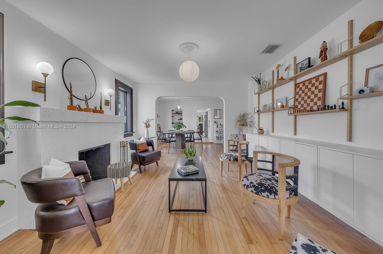 549 Ln Villa Dr, Miami FL 33166-6029 exterior