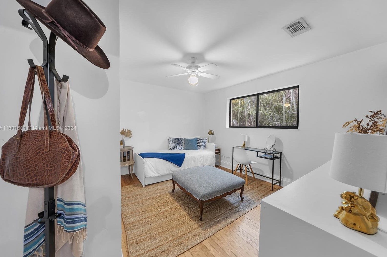 549 Ln Villa Dr, Miami FL 33166-6029 exterior