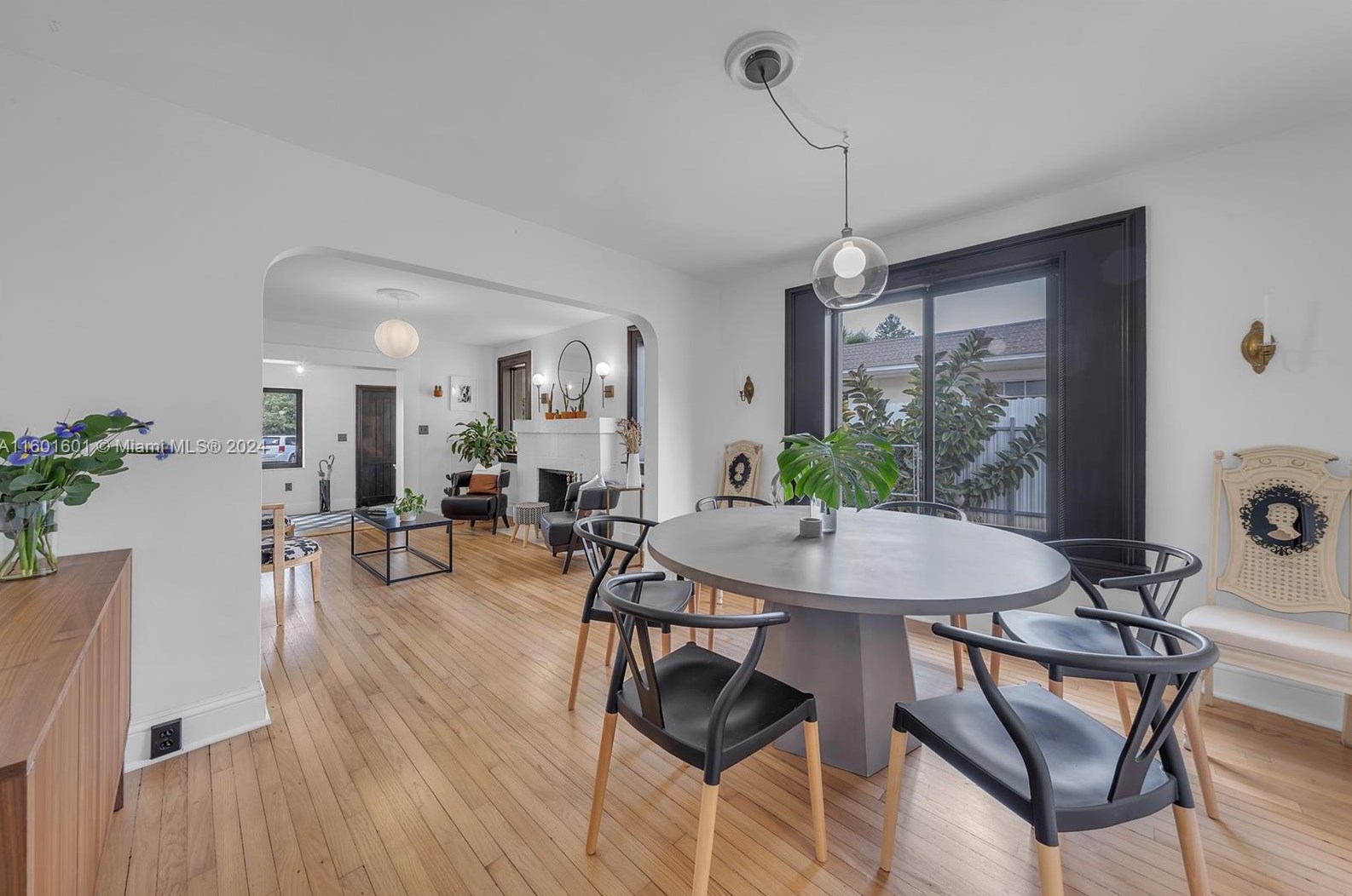 549 Ln Villa Dr, Miami FL 33166-6029 exterior