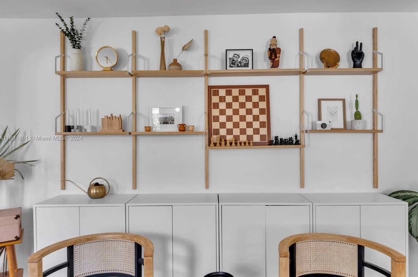 549 Ln Villa Dr, Miami FL 33166-6029 exterior