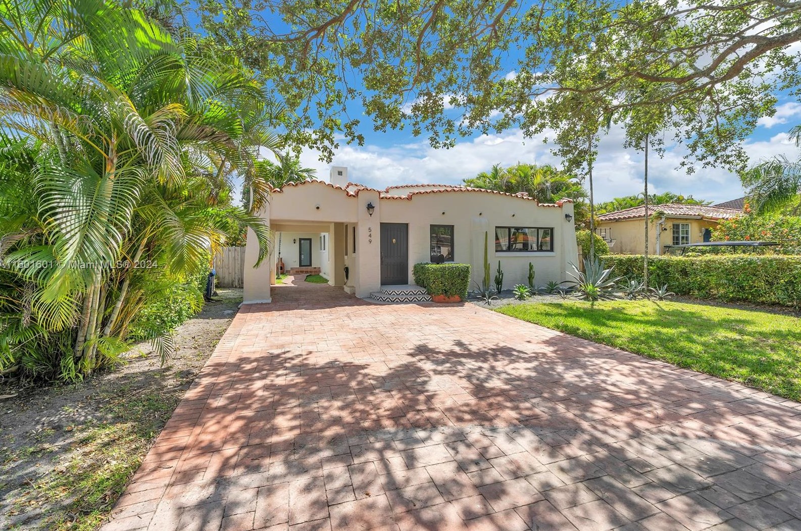 549 Ln Villa Dr, Miami FL 33166-6029 exterior