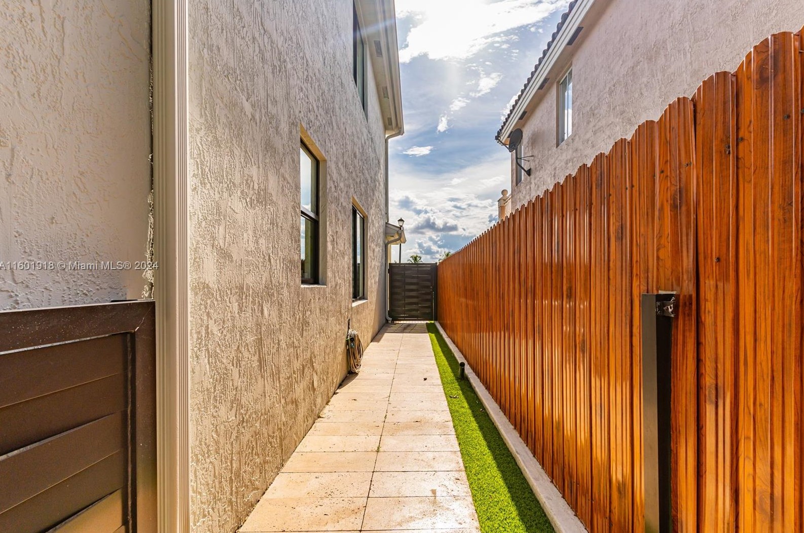 6441 163 Ct, Miami FL 33193-5644 exterior