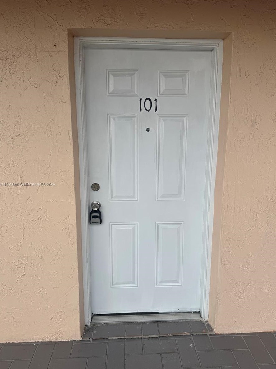 120 9th St, Hialeah FL  33010-4212 exterior