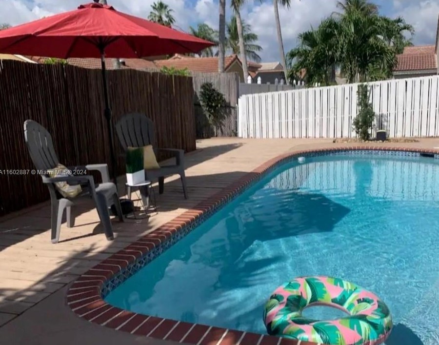 18906 10th St, Hollywood FL  33029-2927 exterior