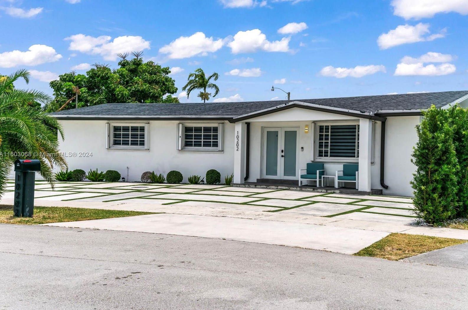 10202 33rd St, Miami FL  33165-3804 exterior