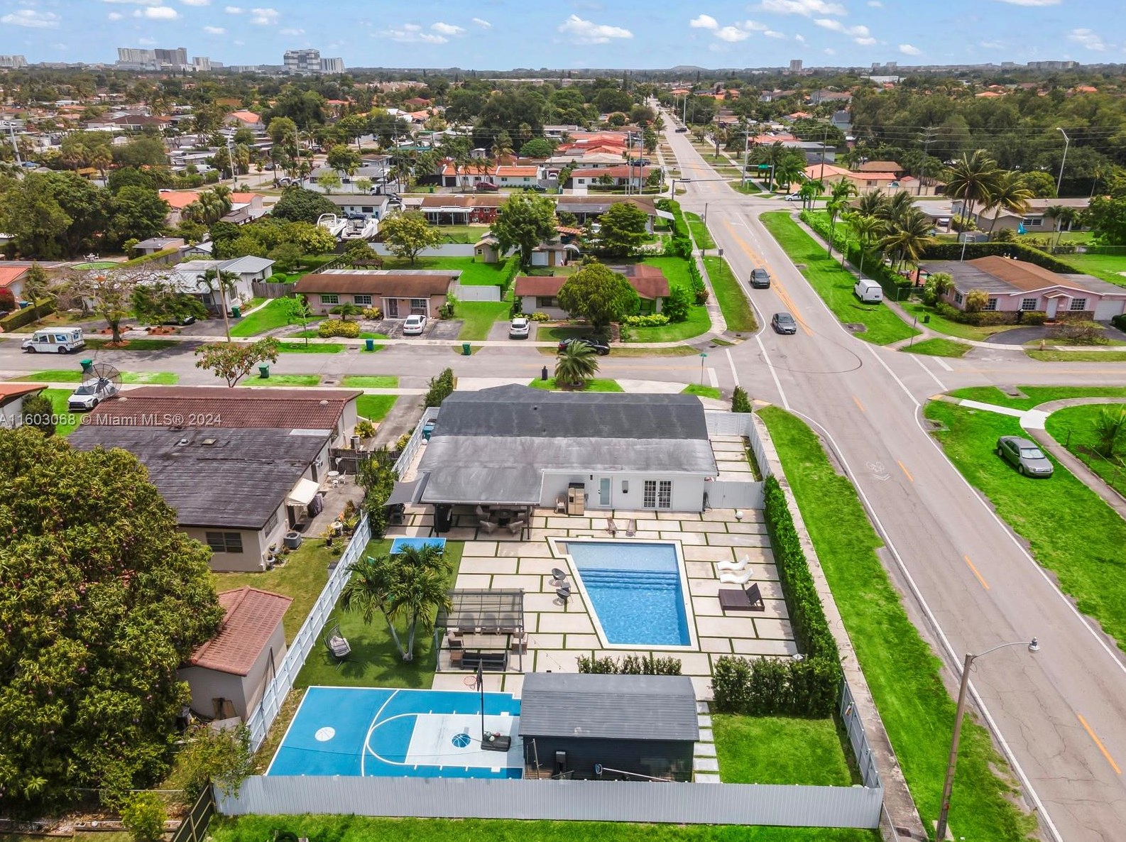 10202 33rd St, Miami FL  33165-3804 exterior